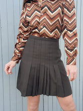 Charger l'image dans la galerie, Mini jupe plissée vintage Sophie - Marron. Taille S, 36, 38. Made in France.
