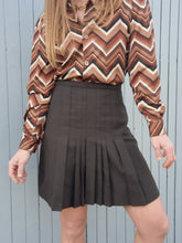 Charger l'image dans la galerie, Mini jupe plissée vintage Sophie - Marron. Taille S, 36, 38. Made in France.
