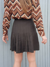 Charger l'image dans la galerie, Mini jupe plissée vintage Sophie - Marron. Taille S, 36, 38. Made in France.