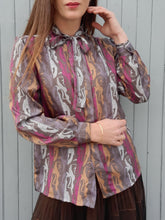 Charger l'image dans la galerie, Chemisier vintage Louisia - Col Lavallière. Taille S, 36, 38. Pascale Gouteland. Made in France.