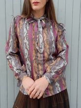 Charger l'image dans la galerie, Chemisier vintage Louisia - Col Lavallière. Taille S, 36, 38. Pascale Gouteland. Made in France.
