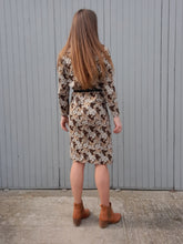 Charger l'image dans la galerie, Robe vintage Éléonore - Imprimé fleuri marron et beige. Taille M, 38, 40.