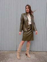 Charger l'image dans la galerie, Ensemble vintage Anaë - Blazer & jupe crayon façon peau de serpent kaki. Taille M, 38, 40