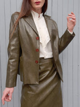 Charger l'image dans la galerie, Ensemble vintage Anaë - Blazer & jupe crayon façon peau de serpent kaki. Taille M, 38, 40