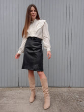 Charger l'image dans la galerie, Jupe vintage Marcia - Cuir noir et empiècements en daim. Taille XL, 42, 44.