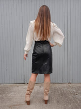 Charger l'image dans la galerie, Jupe vintage Marcia - Cuir noir et empiècements en daim. Taille XL, 42, 44.