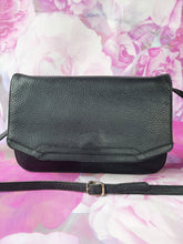 Charger l'image dans la galerie, Pochette vintage Dina - Cuir grainé noir. Lanvin Paris. Made in France.