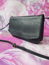 Charger l'image dans la galerie, Pochette vintage Dina - Cuir grainé noir. Lanvin Paris. Made in France.