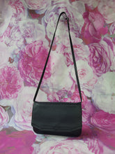 Charger l'image dans la galerie, Pochette vintage Dina - Cuir grainé noir. Lanvin Paris. Made in France.