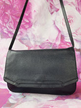 Charger l'image dans la galerie, Pochette vintage Dina - Cuir grainé noir. Lanvin Paris. Made in France.