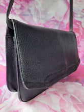 Charger l'image dans la galerie, Pochette vintage Dina - Cuir grainé noir. Lanvin Paris. Made in France.