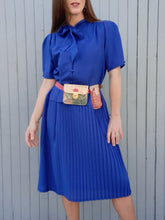 Charger l'image dans la galerie, Robe vintage Luna - Plissé soleil et col Lavallière. Taille XL, 42, 44