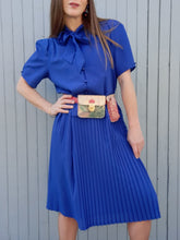 Charger l'image dans la galerie, Robe vintage Luna - Plissé soleil et col Lavallière. Taille XL, 42, 44