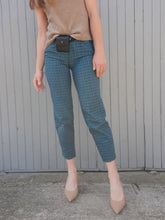 Charger l'image dans la galerie, Pantalon à pinces vintage Lila - A carreaux. Taille XS, 34, 36. City 53. Made in France.