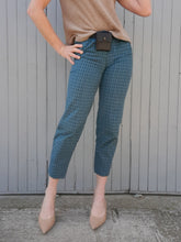 Charger l'image dans la galerie, Pantalon à pinces vintage Lila - A carreaux. Taille XS, 34, 36. City 53. Made in France.