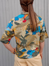 Charger l'image dans la galerie, Chemisette vintage Prisca - Imprimé tropical. Taille M, 38, 40. Adéka. Made in France.