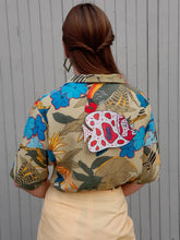 Charger l'image dans la galerie, Chemisette vintage Prisca - Imprimé tropical. Taille M, 38, 40. Adéka. Made in France.