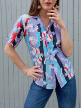 Charger l'image dans la galerie, Chemisette vintage Salima - Imprimé tropical. Perroquets. Taille S, 36, 38. Made in France