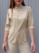 Charger l'image dans la galerie, Chemisette vintage Alice - Rayée beige et blanche. Taille S, 36, 38. Julien Paris. Made in France
