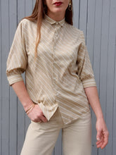 Charger l'image dans la galerie, Chemisette vintage Alice - Rayée beige et blanche. Taille S, 36, 38. Julien Paris. Made in France