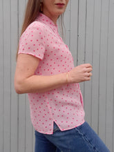 Charger l'image dans la galerie, Chemisette vintage Virginie - Rose à pois. Taille M, 38, 40. Cacharel. Made in France