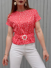 Charger l'image dans la galerie, Haut vintage Chantal - Rouge à fleurs. Ceinture assortie. Taille S, 36, 38. Made in France