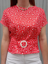 Charger l'image dans la galerie, Haut vintage Chantal - Rouge à fleurs. Ceinture assortie. Taille S, 36, 38. Made in France