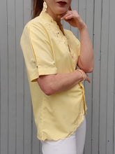 Charger l'image dans la galerie, Blouse vintage Linsee - Broderies florale à l'encolure. Taille M, 38, 40. Bleu Bonheur.