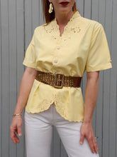 Charger l'image dans la galerie, Blouse vintage Linsee - Broderies florale à l'encolure. Taille M, 38, 40. Bleu Bonheur.