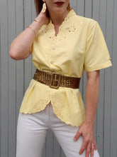 Charger l'image dans la galerie, Blouse vintage Linsee - Broderies florale à l'encolure. Taille M, 38, 40. Bleu Bonheur.