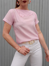 Charger l'image dans la galerie, Haut vintage Candice - Col asymétrique clouté. Rose marshmallow. Taille XS, 34, 36