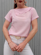 Charger l'image dans la galerie, Haut vintage Candice - Col asymétrique clouté. Rose marshmallow. Taille XS, 34, 36