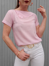 Charger l'image dans la galerie, Haut vintage Candice - Col asymétrique clouté. Rose marshmallow. Taille XS, 34, 36