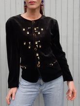 Charger l'image dans la galerie, Blazer vintage Perrine - Panne de Velours noire orné de breloques. Taille XL, 42, 44. Made in France.