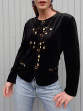 Charger l'image dans la galerie, Blazer vintage Perrine - Panne de Velours noire orné de breloques. Taille XL, 42, 44. Made in France.