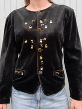 Charger l'image dans la galerie, Blazer vintage Perrine - Panne de Velours noire orné de breloques. Taille XL, 42, 44. Made in France.