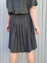 Charger l'image dans la galerie, Jupe plissée vintage Caroline - Noire à pois blancs. Taille M, 38, 40