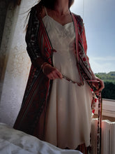 Charger l'image dans la galerie, Déshabillé vintage Léna - Fleurs et rayures rose et vert. Taille M, 38, 40. Lingelor. Made in France.