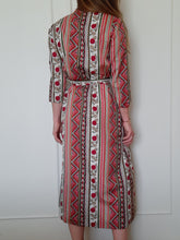 Charger l'image dans la galerie, Déshabillé vintage Léna - Fleurs et rayures rose et vert. Taille M, 38, 40. Lingelor. Made in France.