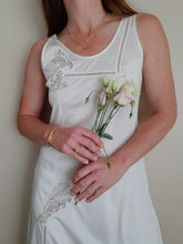 Charger l'image dans la galerie, Fond de robe vintage Hélène - Nuisette blanche. Broderies ajourées. Taille S, 36, 38.