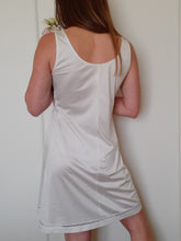 Charger l'image dans la galerie, Fond de robe vintage Hélène - Nuisette blanche. Broderies ajourées. Taille S, 36, 38.