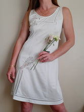 Charger l'image dans la galerie, Fond de robe vintage Hélène - Nuisette blanche. Broderies ajourées. Taille S, 36, 38.