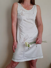 Charger l'image dans la galerie, Fond de robe vintage Hélène - Nuisette blanche. Broderies ajourées. Taille S, 36, 38.