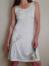 Charger l'image dans la galerie, Fond de robe vintage Hélène - Nuisette blanche. Broderies ajourées. Taille S, 36, 38.