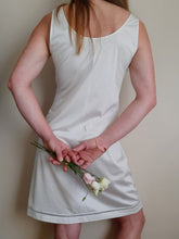 Charger l'image dans la galerie, Fond de robe vintage Hélène - Nuisette blanche. Broderies ajourées. Taille S, 36, 38.