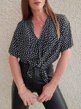 Charger l'image dans la galerie, Chemisette vintage Lou - A nouer. Pois noirs et blancs. Taille XL, 42, 44. Made in France