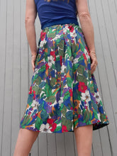 Charger l'image dans la galerie, Jupe plissée vintage Sidonie - Flower power. Taille XXL, 44, 46. Devernois. Made in France.