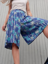 Charger l'image dans la galerie, Short vintage Marielle - Blue Flower. Taille XXL, 44, 46.