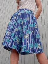 Charger l'image dans la galerie, Short vintage Marielle - Blue Flower. Taille XXL, 44, 46.