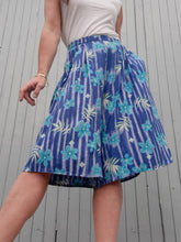 Charger l'image dans la galerie, Short vintage Marielle - Blue Flower. Taille XXL, 44, 46.